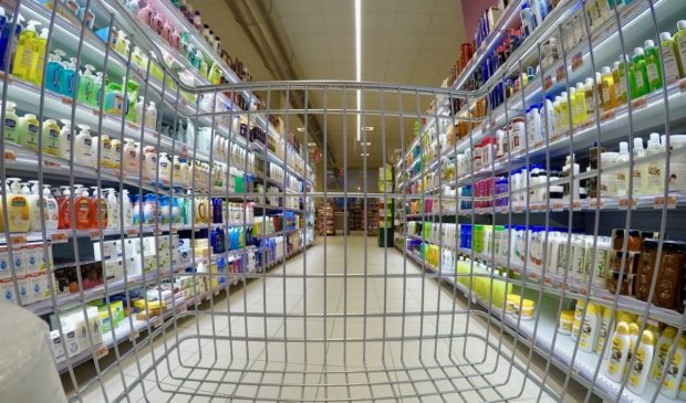 Češi nakupují potraviny hlavně v supermarketu, 9 z 10 spotřebitelů zajímá země původu produktů