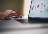 Podíl e-commerce na českém maloobchodě se v roce 2021 zvýšil na 17 %