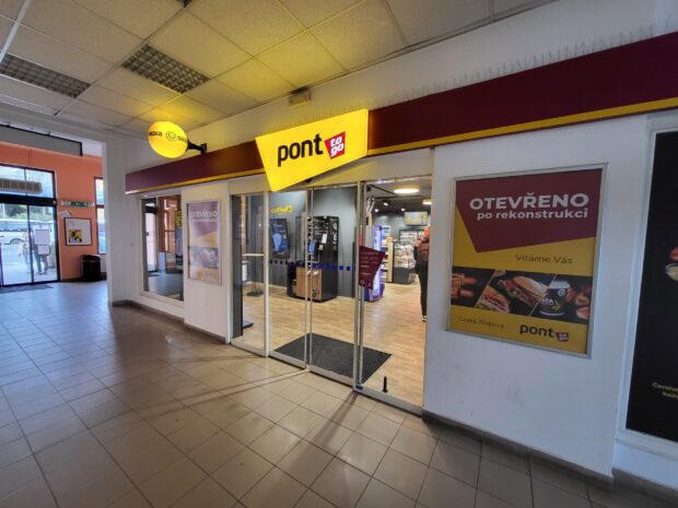 Na vlakovém nádraží v České Třebové je nově zrekonstruovaná prodejna PONT to go